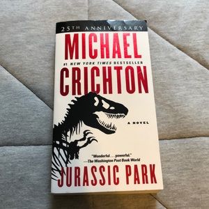 MICHAEL CRICHTON’S JURRASIC PARK PAPERBACK BOOK